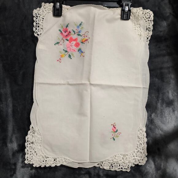 Vintage Set of 4 Floral Embroidery Napkins - Picture 1 of 6